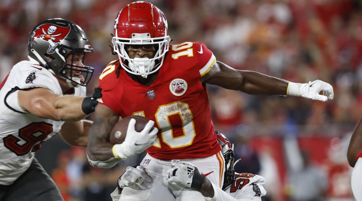 Chiefs running back Isiah Pacheco runs the ball in a game vs. the Tampa Bay Buccaneers.